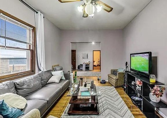 3rd image of 4613 N Damen Ave #1R