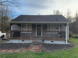 1699 W Pine St, Mount Airy, NC 27030