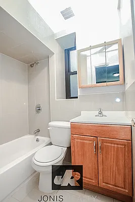 Rented by Jonis Realty | media 10