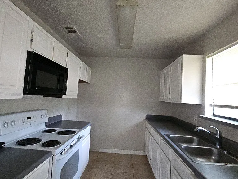715 Penn Pl — Photo 21