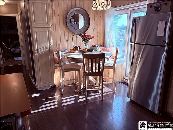 4th image of 49 Howard St