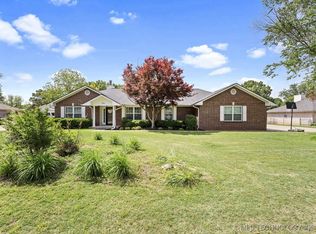 816 Chatsworth Dr, Grove, OK 74344
