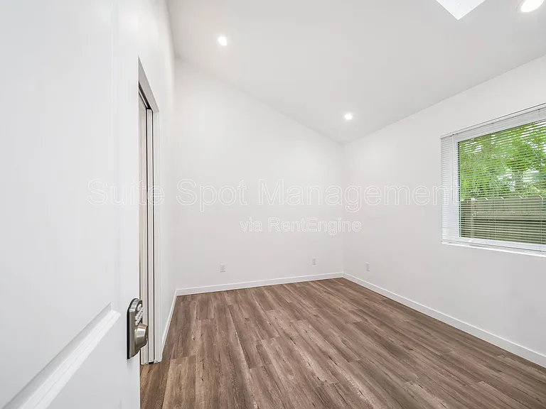 420 N Batavia St #422 — Photo 16