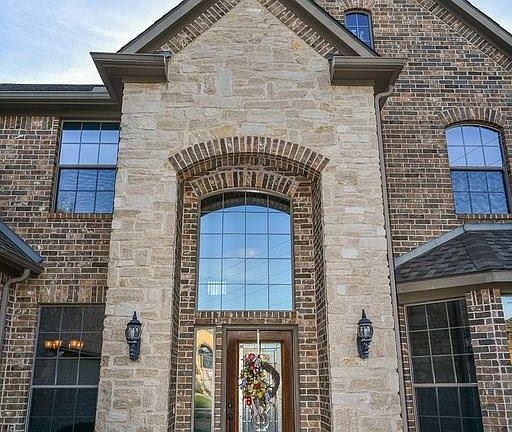 2nd image of 929 Forest Park Ct