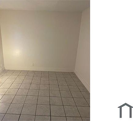 3rd image of 590 SW 27th Ave APT 5