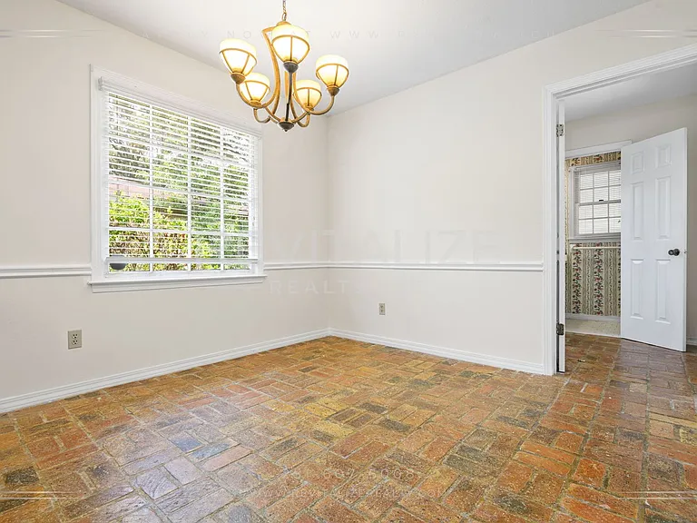 1211 Vendome Dr W — Photo 27