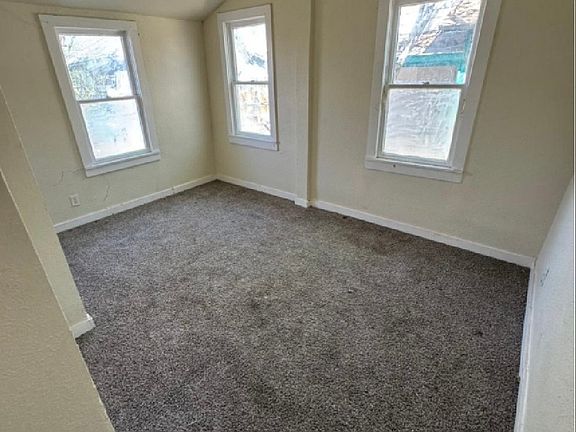 4th image of 213 Huntington