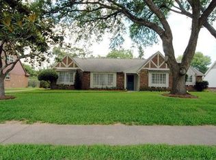 213 Cedar Ln, Seabrook, TX 77586