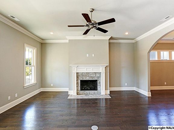 4th image of 40 Hillcrest Ave NW