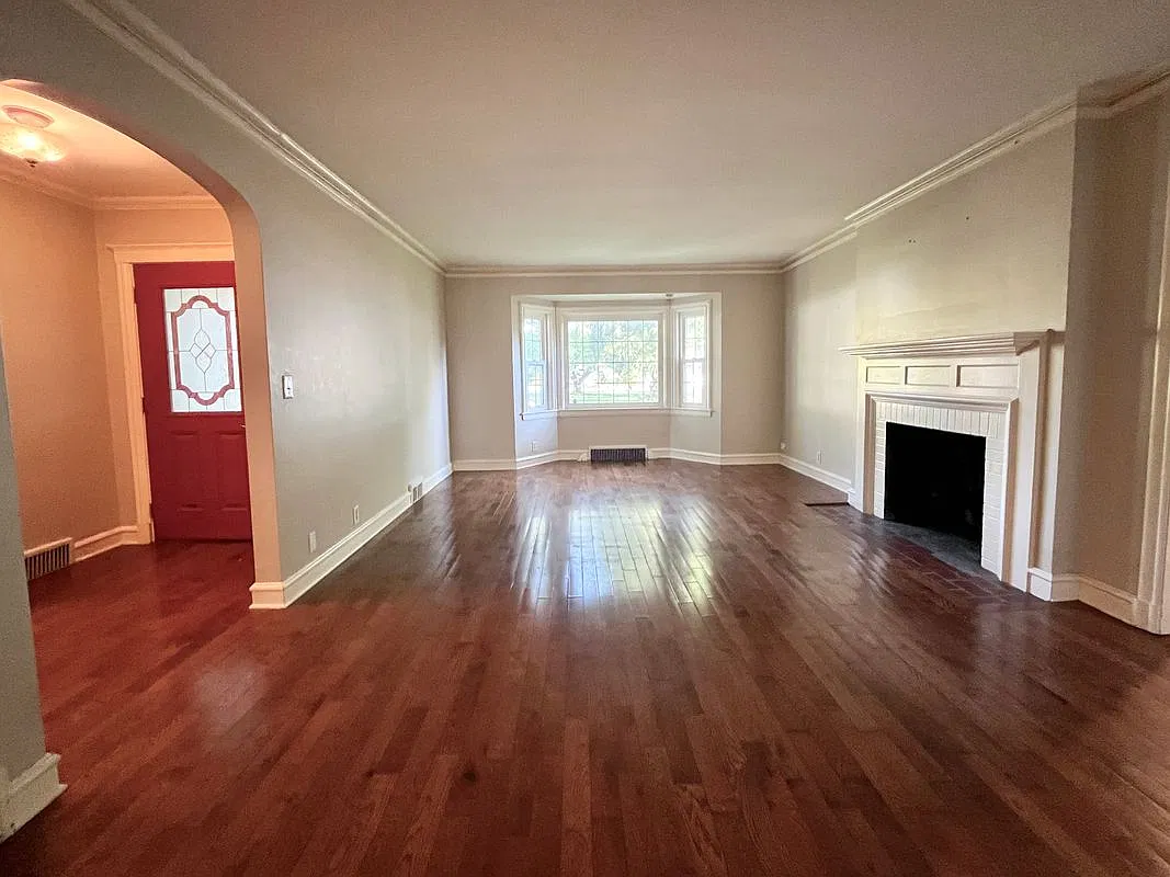 4 bed, 2.0 bath, 2285 sqft, $2,200 — Photo 2