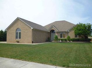 34401 Cristini Ct, Fraser, MI 48026