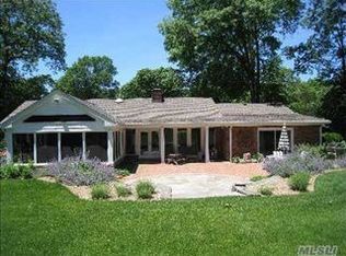 38 Flower Hill Rd, Huntington, NY 11743