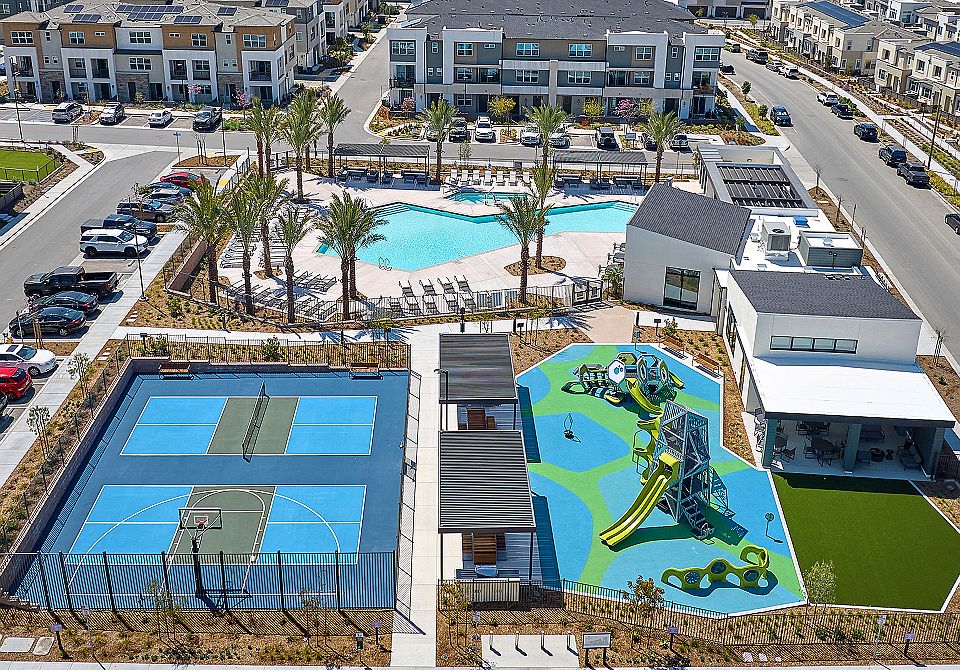 041125 Sunbow Amenity Pool 4of4