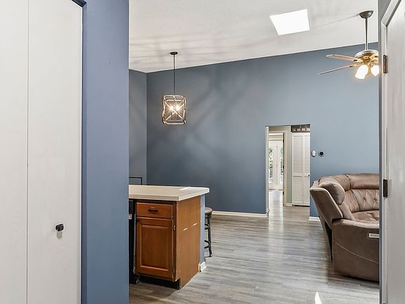 4th image of 1744 Ranchview Dr