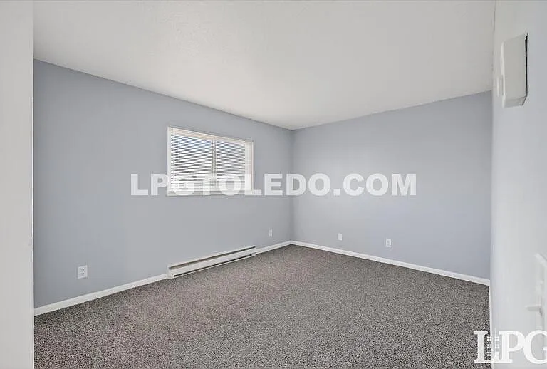 3348 Arlington Ave #8 — Photo 8