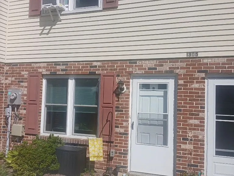 1305 Parkridge Court 6-210 — Photo 1