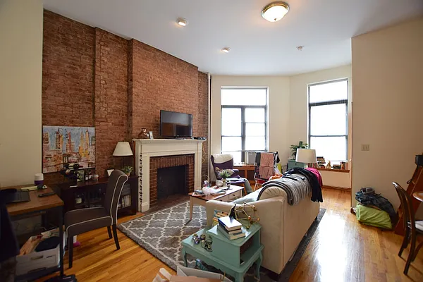 Rented by Street Realty Brokerage LLC | media 7