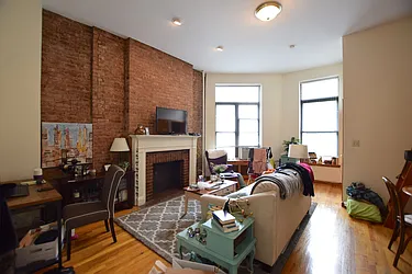 Rented by Street Realty Brokerage LLC