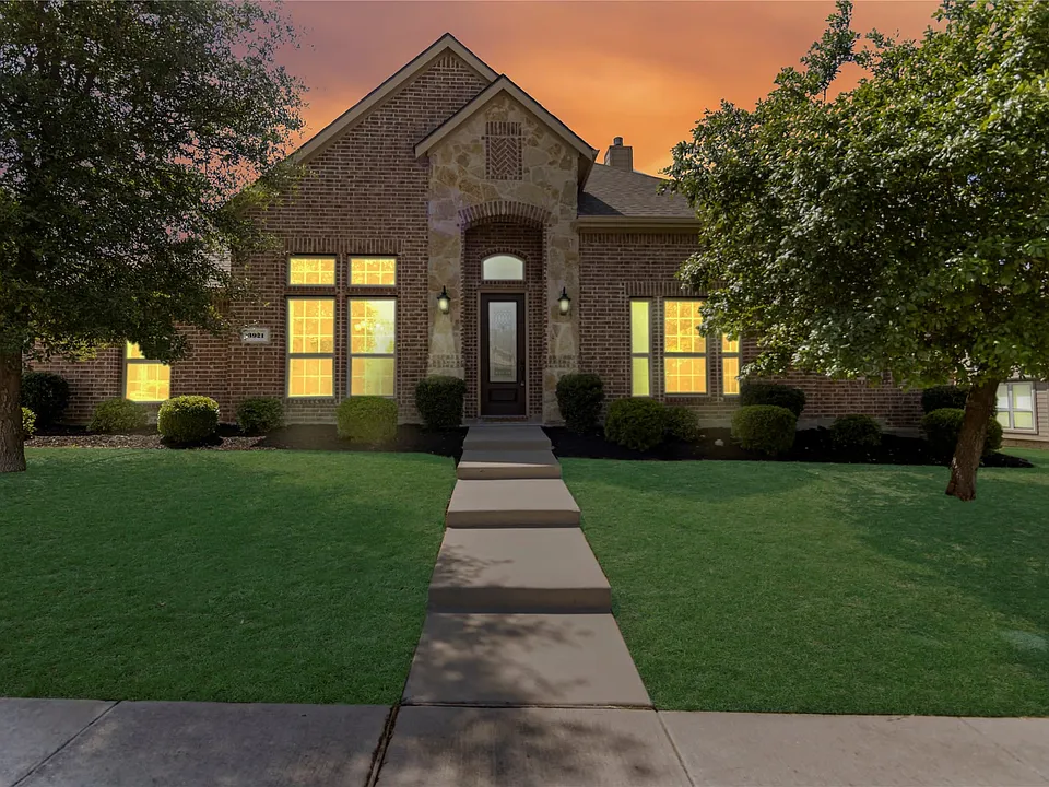 3921 Cameron Ln
