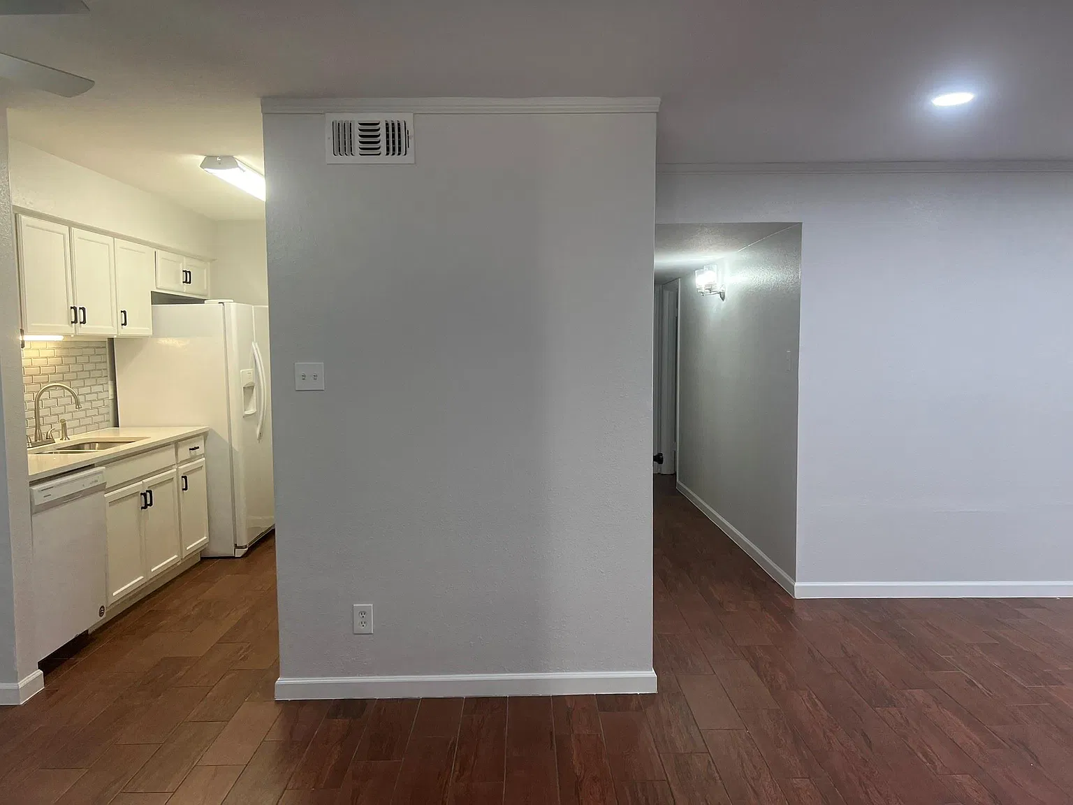 2 bed, 2.0 bath, 1040 sqft, $1,750 — Photo 2
