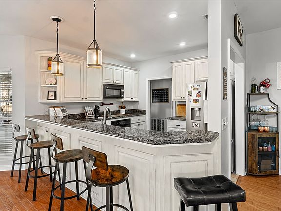 5th image of 650 Myrtle Springs Rd