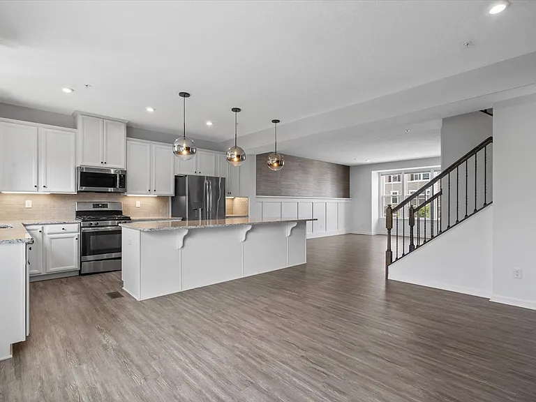 150 Curtis Ct — Photo 14