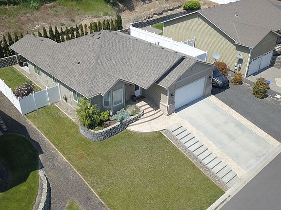2nd image of 803 Braeburn Ct