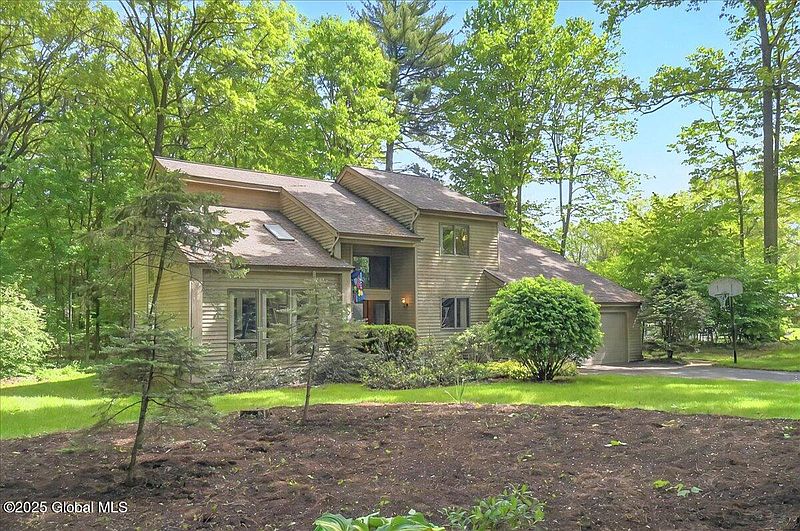 3rd image of 3 W Berkshire Drive