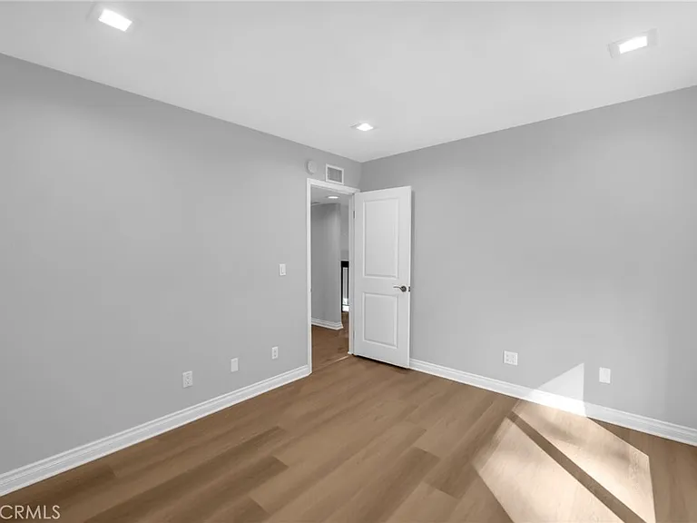 4642 Poe Ave — Photo 34
