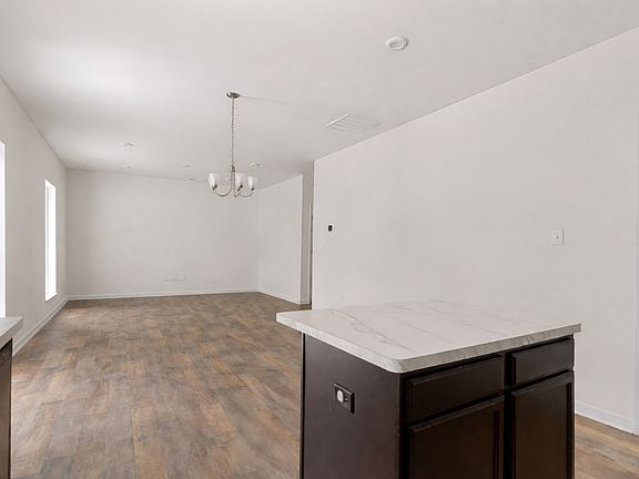 4th image of 52 Sovereign Cir