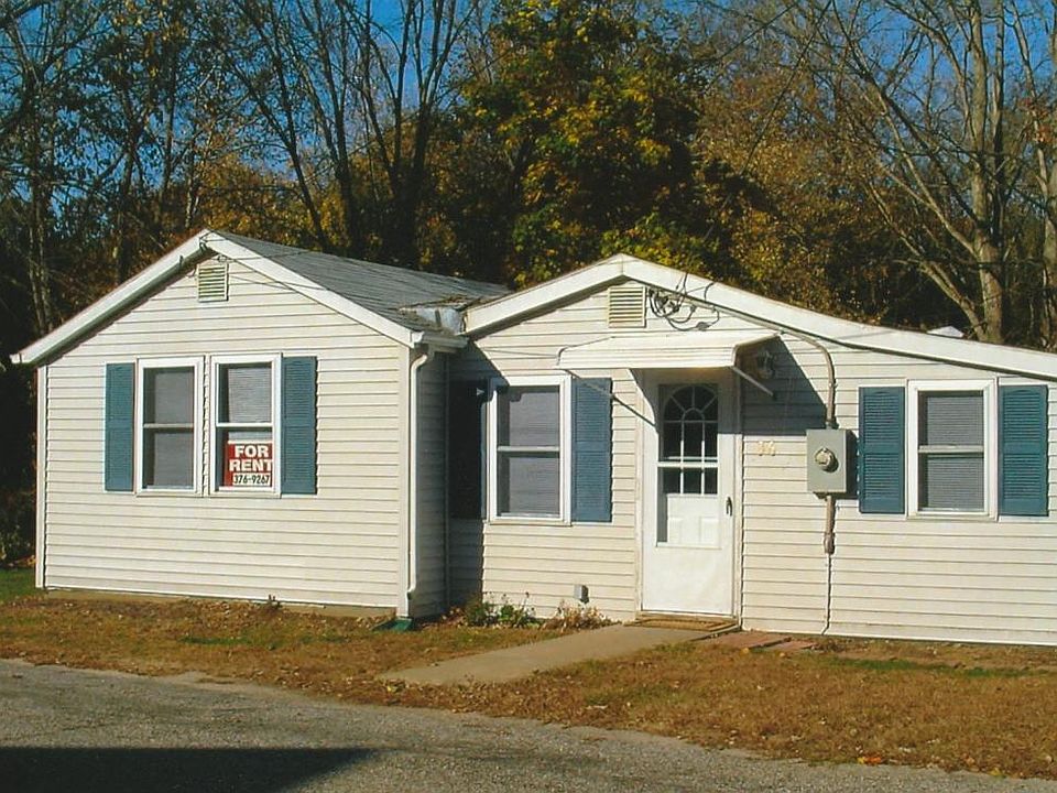Waterfront cottage in a perfect small mill town with great s