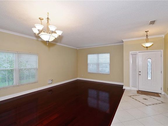 3rd image of 918 Oak Chase Dr