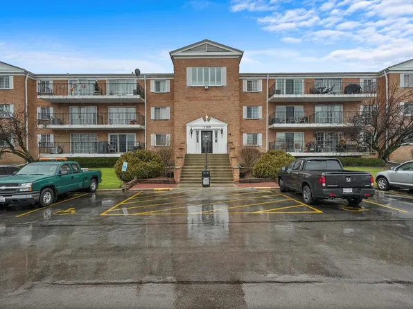 1110 N Farnsworth Ave APT 105, Aurora, IL 60505