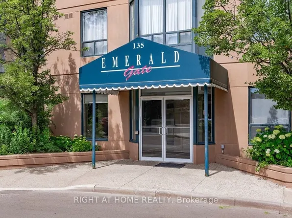 135 N Hillcrest Ave S #808, Mississauga, ON L5B 4B1