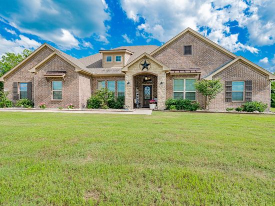 1352 Christie Ln, Terrell, TX 75161