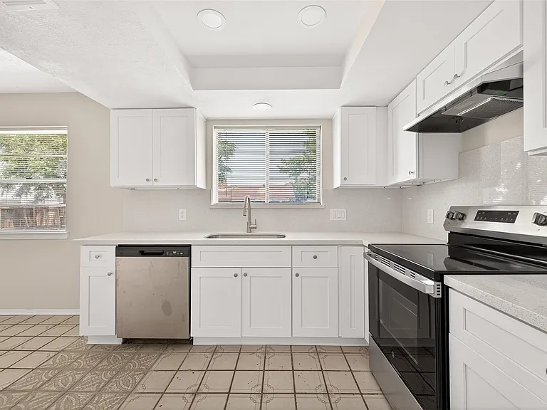 9903 Kent Towne Ln — Photo 20