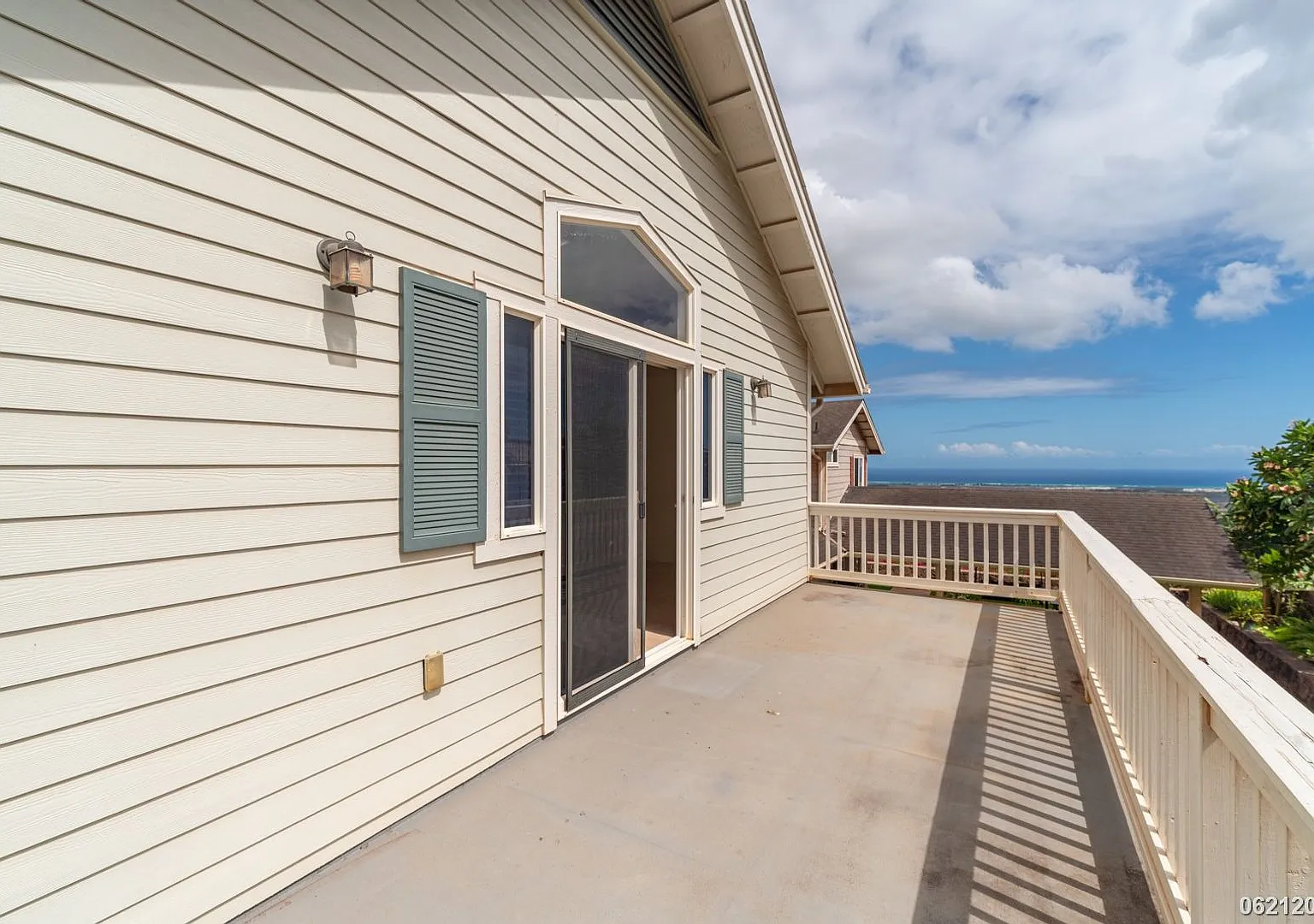 Beautiful & Quiet Ocean View Makakilo Single Family Residence — Photo 4