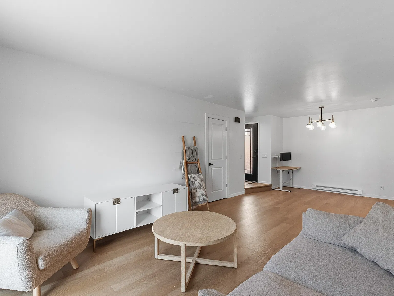 2 bed, 1060 sqft, $1,749 — Photo 3