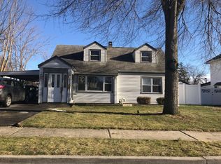 615 Wyngate Dr E, Valley Stream, NY 11580