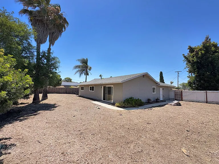 552 Luna Dr — Photo 19