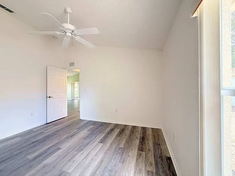 240 Center Oak Cir — Photo 26