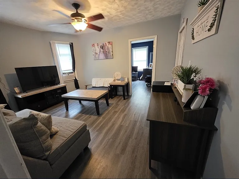 105 Arthur St #1 — Photo 2