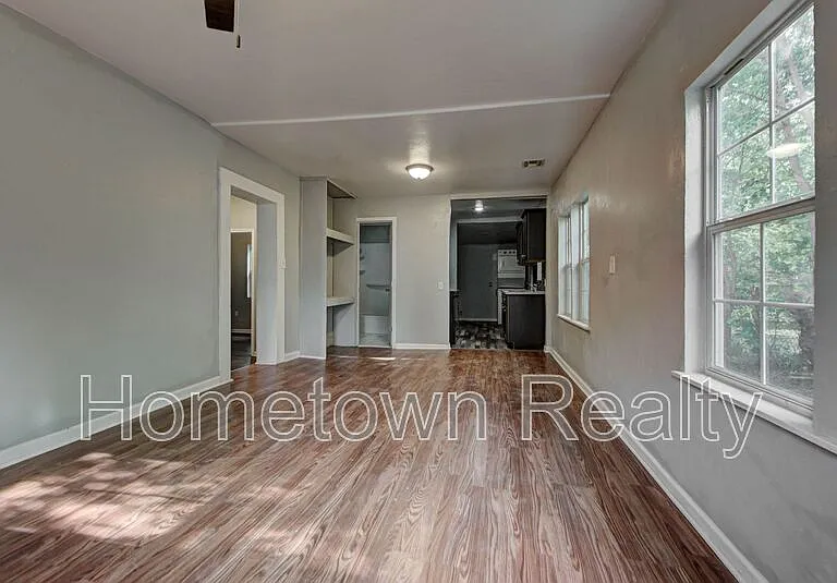 1801 E Madison St — Photo 8
