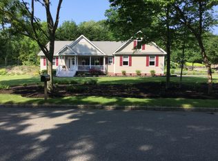 281 Sandpiper Dr, Riverhead, NY 11901