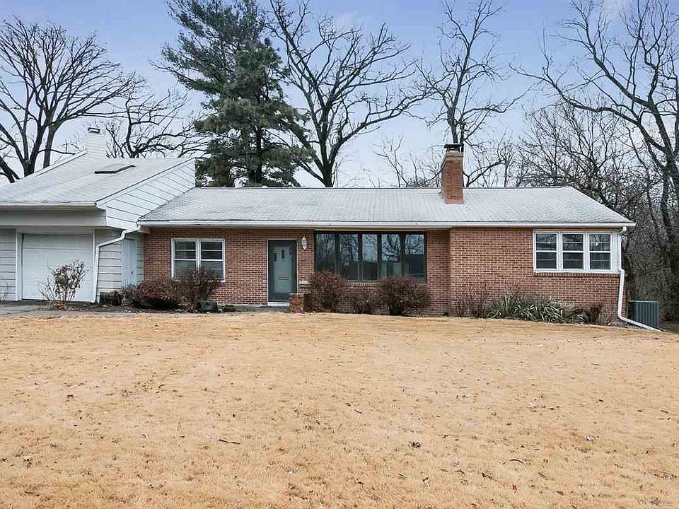 1st image of 10 Rowland Ct