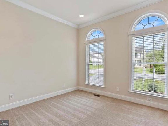 4th image of 11403 Rolling Green Pl