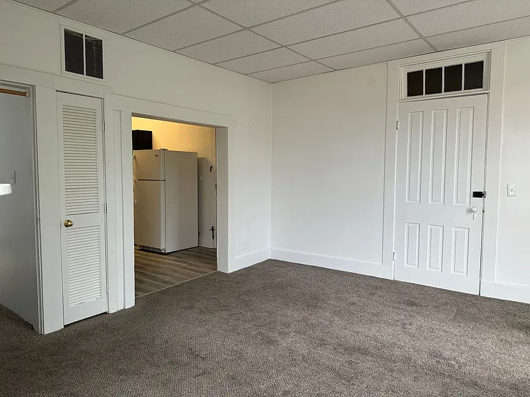 127 W Market St — Photo 11