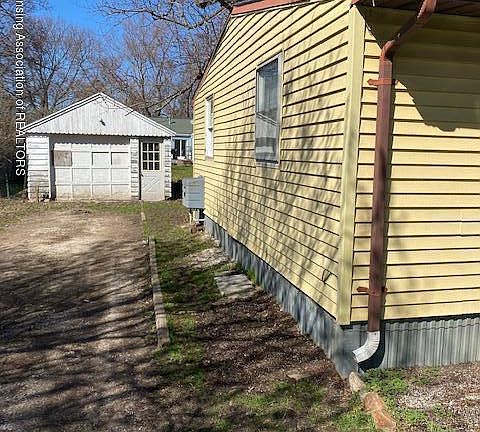 2nd image of 4196 Greenwood Ave