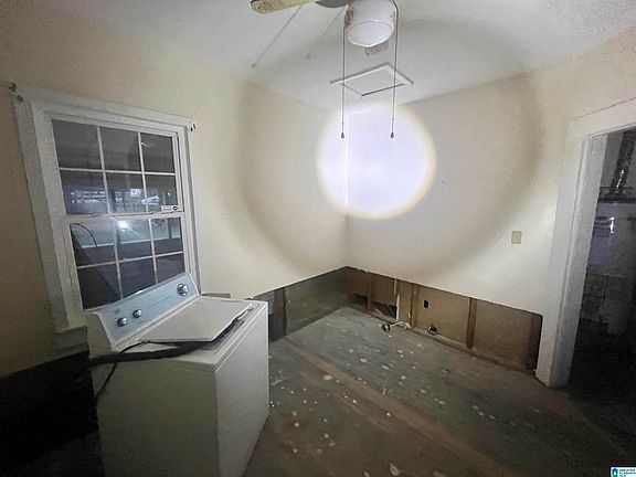 2nd image of 1718 Dooley Ave