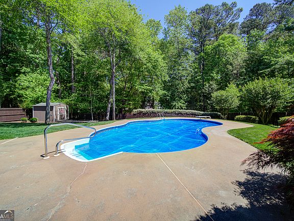 3rd image of 523 Holland Rd